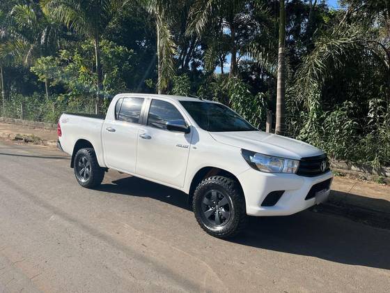 TOYOTA HILUX 2.8 STD 4X4 CD 16V DIESEL 4P MANUAL